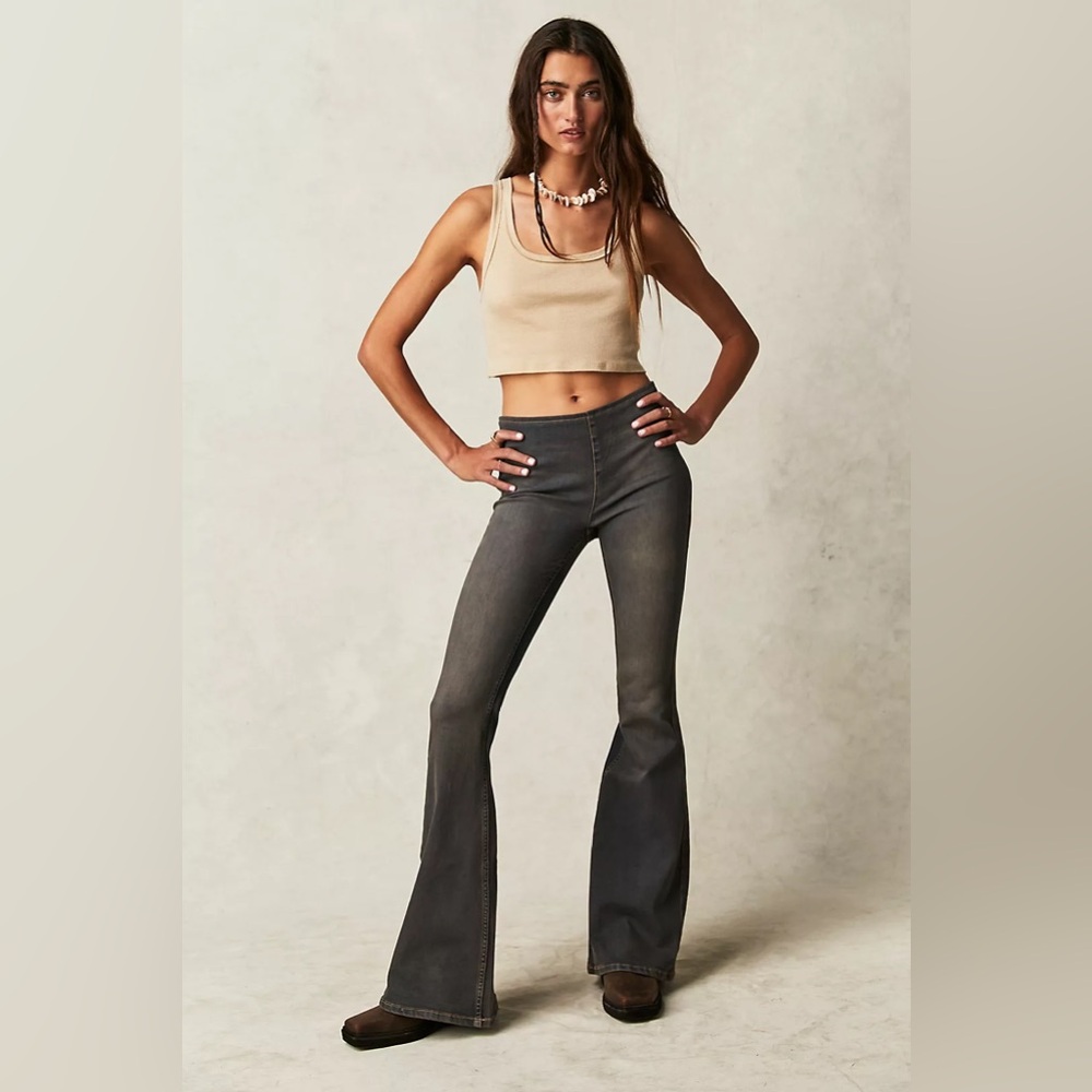 Penny Pull-On Flare Jeans - Free People - size 29
